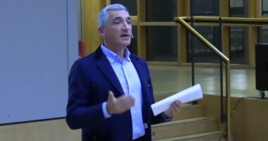 Landrat Dr. Ronny Raith informierte die Bürger.