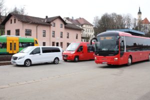 Bus und Bahn sollen vermehrt auch von Kindern und Jugendlichen genutzt werden. Mit der Aktion will der Landkreis auf das ÖPNV-Angebot aufmerksam machen. Foto: Langer/Landkreis Regen