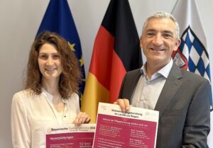 Landrat Dr. Ronny Raith und Dr. Carolin Müller (Leiterin des Gesundheitsamtes am Landratsamt Regen) rühren die Werbetrommel für die Veranstaltungen. Foto: Heiko Langer / Landratsamt Regen