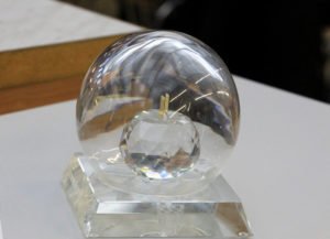 Der Ehrenpreis des Landkreises ist die höchste Auszeichnung des Landkreis und wurde erst drei Mal vergeben. Foto: Langer/Landkreis Regen