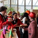 Die Narregenia sorgte bei ihrem Kurzbesuch für gute Stimmung im Amt. Fotos: Langer/Landkreis Regen