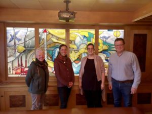 Bürgermeister Fritz Schreder (re.) sprach mit Dr. Edith Aschenbrenner (v.li.), Sigrid Kick und Kathrin Fernandes über die Jugendarbeit in Frauenau. Foto: Gemeinde Frauenau