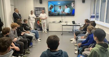 In der Arberlandklinik Viechtach lernten die Teilnehmer vor allem Pflegeberufe kennen. Foto: Teresa Sitzberger / Landratsamt Regen