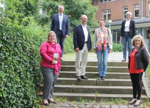 Die Vorsitzende Melanie Klimm, das Ehepaar Dr. Walter Kaunzner und Ulrike Kaunzner und die Schatzmeisterin Marie-Luise Kolmer stellten Landrätin Rita Röhrl und dem stellvertretenden Landrat Helmut Plenk die Arbeit des Vereins vor. Foto: Langer/Landkreis Regen