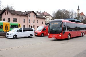 Dank des Mobilitätbonus können im Landkreis Regen Menschen ab 65 Jahren und Menschen mit Behinderung (ab GdB 50) Fahrscheine für den ÖPNV und Taxiquittungen einreichen und 50 Prozent erstattet bekommen. Foto: Heiko Langer, Landratsamt Regen