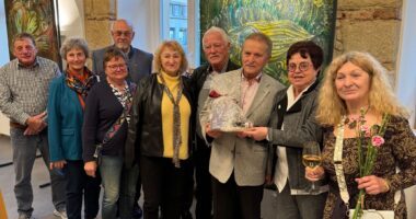 Unser Bild zeigt, v.li.: Alfred Kasperbauer, Maria Bauer, Anton Bauer,  Katharina Zellner, Zdenka Blache, Harry Blache, Dr. Miloslav Hora, Christine Kreuzer und Marie Vechova. Foto: Dr. Jaroslav Such