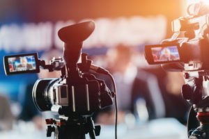 Pressekonferenz im Livestream Beispielfoto. Foto: © AdobeStock.com/Microgen