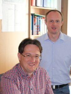 Roland Wölfl (links) und Michael Reiter sind die staatlichen Rechnungsprüfer am Landratsamt Regen. Foto: Langer/Landkreis Regen
