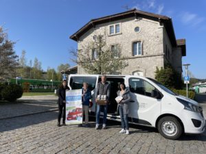 Sie rührten die Werbetrommel für den Rufbus, v.li.: Veronika Eisch, Christina Wibmer, Manfred Jakob, Claudia Oswald. Foto: Emma Hartl/Landratsamt Regen