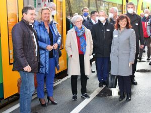 Verkehrsministerin Kerstin Schreyer (2.v.li.) wurde in Viechtach von zahlreichen Bürgern empfangen. Foto: Lnager/Landkreis Regen