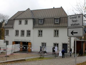 Unser Bild zeigt die Corona-Teststation in Bayerisch Eisenstein. Foto: Langer/Landkreis Regen