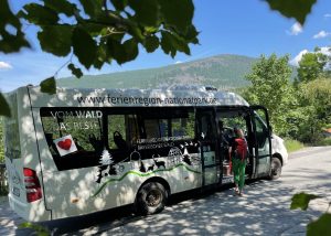 Mit den Wander- und Igelbussen kommt man bequem ans Ziel.  Foto: TI Bayerisch Eisenstein