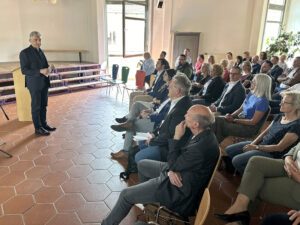 Unser Bild zeigt Landrat Dr. Ronny Raith bei der Begrüßung der Gäste. Foto: Heiko Langer / Landkreis Regen